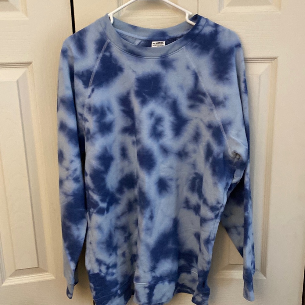 Oversized blue tie dye sweatshirt